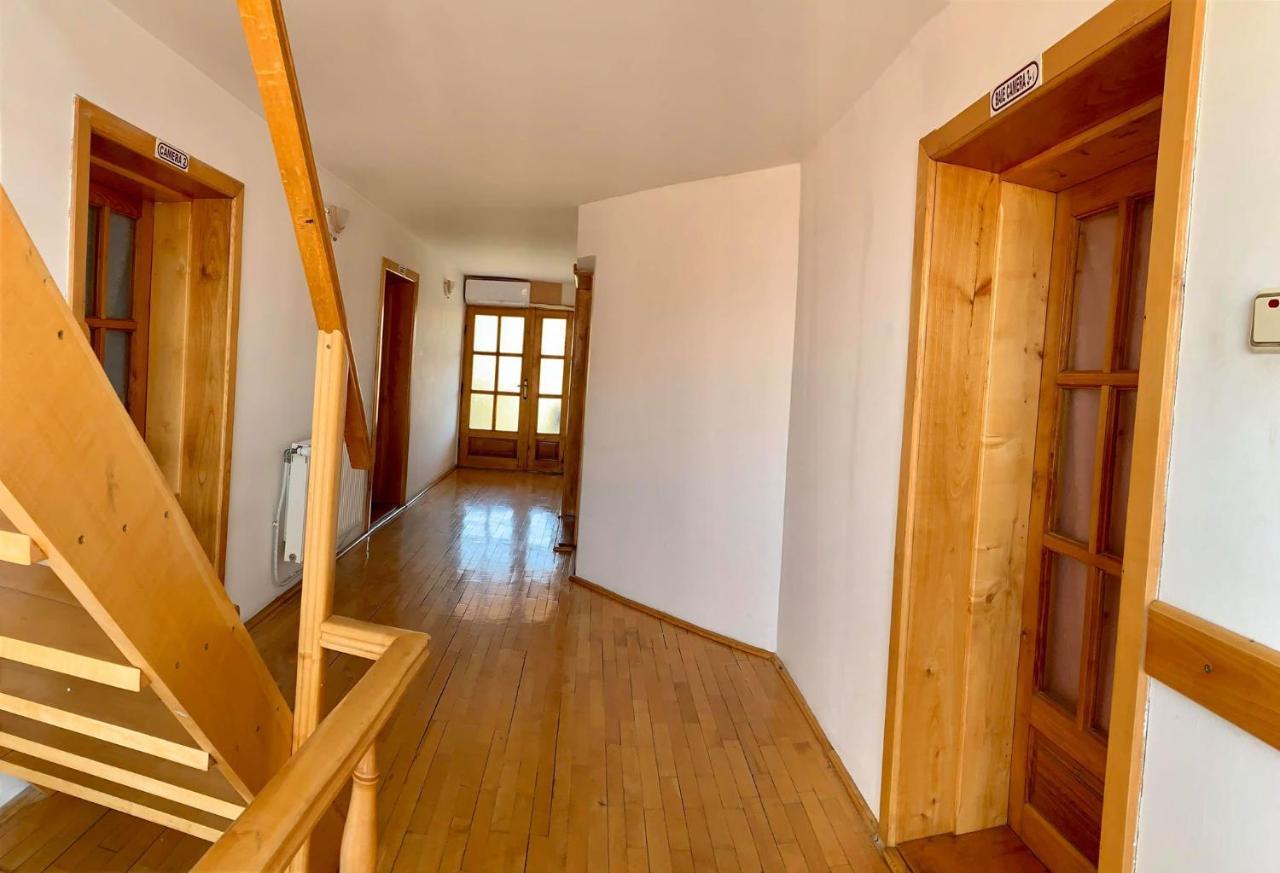 Casa Debora Hotell Haţeg Exteriör bild