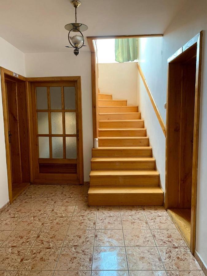 Casa Debora Hotell Haţeg Exteriör bild