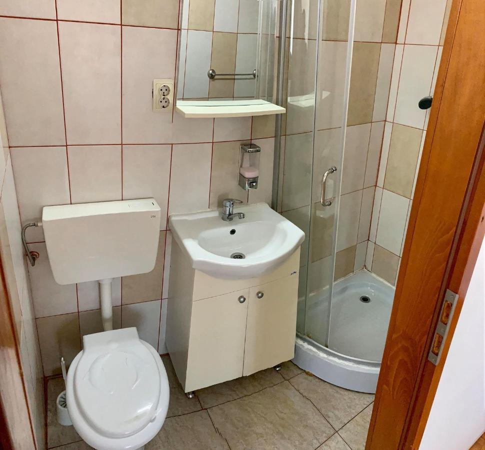 Casa Debora Hotell Haţeg Exteriör bild