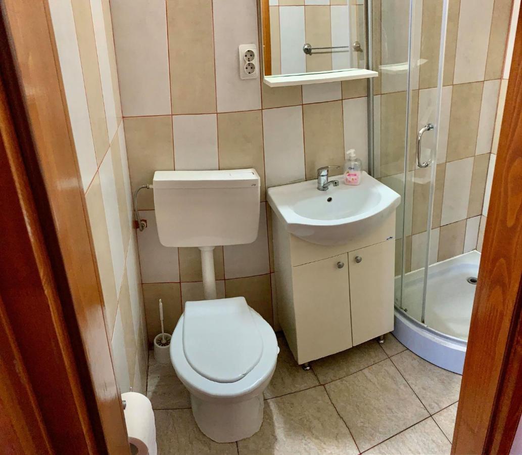 Casa Debora Hotell Haţeg Exteriör bild